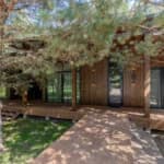 Lodge Premium outside summer