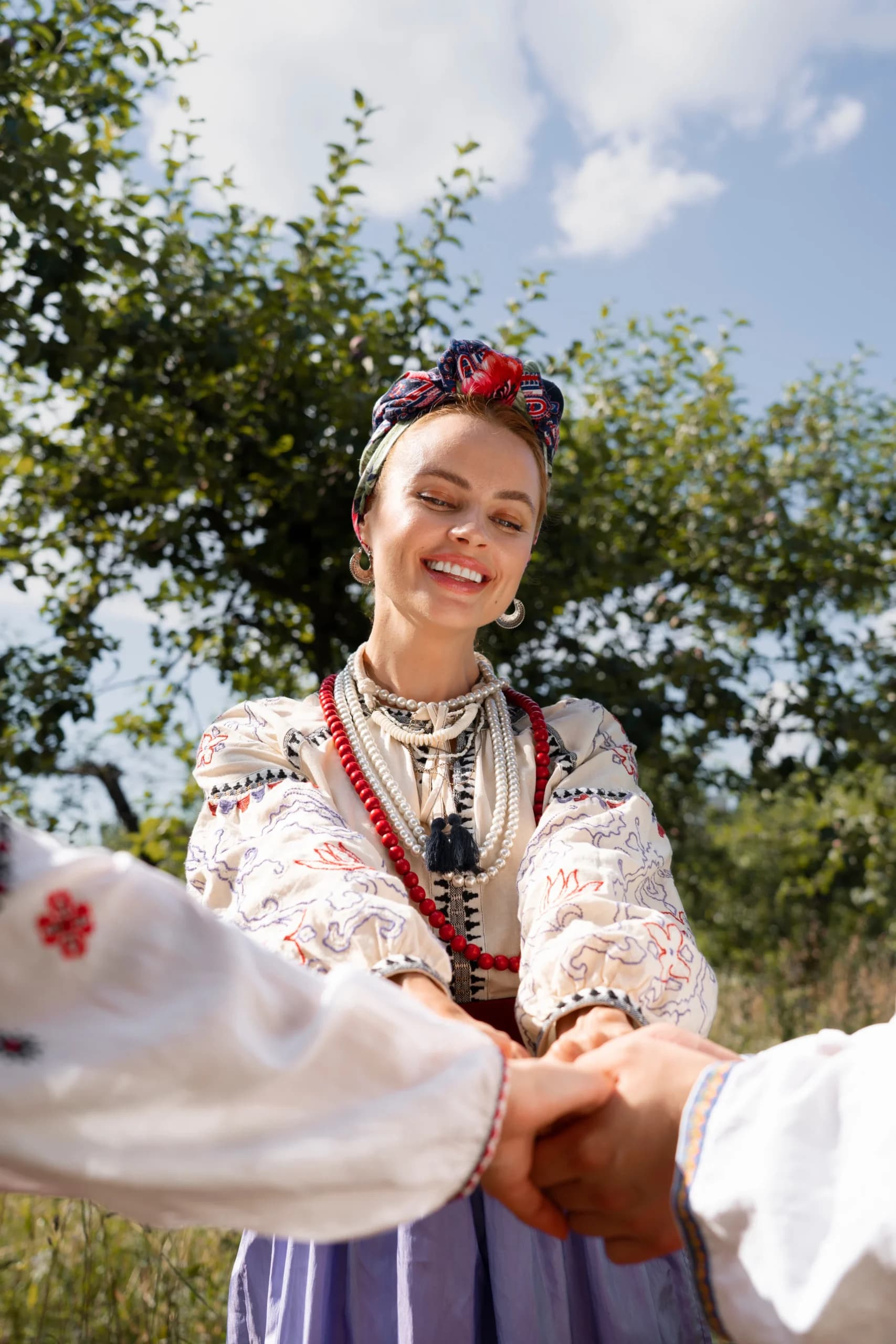 Дівчина у вишиванці
